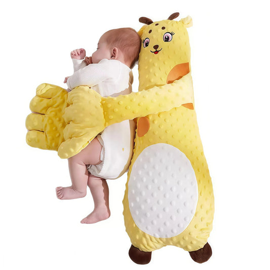 Body Pillow Hug: A baby rests on their side, embraced by the yellow giraffe body pillow featuring large simulated hands for Simulated Hand Comfort. This baby soother and Therapy Plush provides a Full Sense of Security, acting as an effective sleep aid device for how to help your baby fall asleep quickly